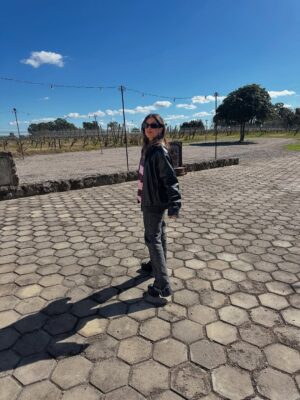 Candelaria Molfese Instagram - Alo!!!! Esta escapada sí que valió la pena ! Estuve en @carmeloresortandspa 
Y no puedo creer lo lindo que es !!! Tengo un notición para darles! Ustedes también pueden ir ! Con el código “cande30” todos los que escriban esta semana (es decir hasta el domingo 17) tienen el 30% de descuento en su estadía para los meses de “ agosto, septiembre y octubre”  pueden hacerlo al teléfono  598 91 694 511
Yo se lo que les digo les va a encantar !!!! Es un sueño!!!! 
Yo lo disfruté full romántica pero hay para todas las opciones !!!