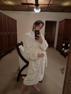 Candelaria Molfese Instagram - Alo!!!! Esta escapada sí que valió la pena ! Estuve en @carmeloresortandspa 
Y no puedo creer lo lindo que es !!! Tengo un notición para darles! Ustedes también pueden ir ! Con el código “cande30” todos los que escriban esta semana (es decir hasta el domingo 17) tienen el 30% de descuento en su estadía para los meses de “ agosto, septiembre y octubre”  pueden hacerlo al teléfono  598 91 694 511
Yo se lo que les digo les va a encantar !!!! Es un sueño!!!! 
Yo lo disfruté full romántica pero hay para todas las opciones !!!