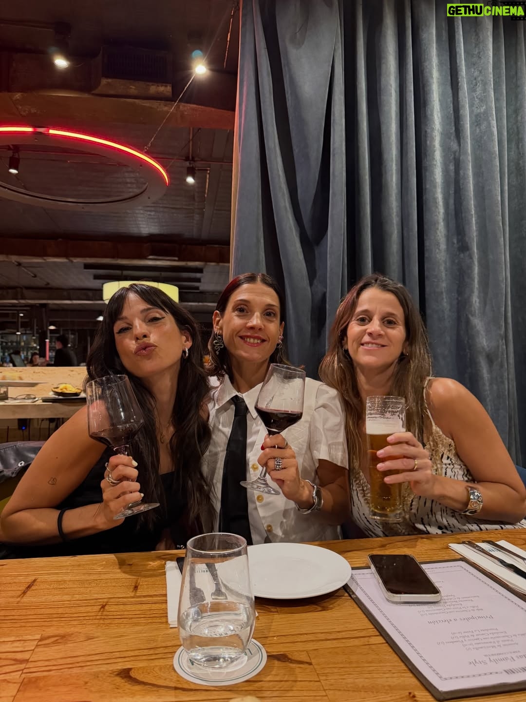 Candelaria Molfese - 36.1K Likes - Una noche soñada con los míos! Que lindo cumplir 35 años rodeada de tanto amor! Gracias x todos los saludos ! Y por este lindo festejo! Feliz domingoooo ❤️🫶🏻😍