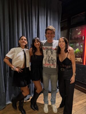 Candelaria Molfese Instagram - Una noche soñada con los míos! Que lindo cumplir 35 años rodeada de tanto amor! Gracias x todos los saludos ! Y por este lindo festejo! Feliz domingoooo ❤️🫶🏻😍
