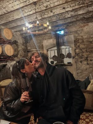 Candelaria Molfese Instagram - Alo!!!! Esta escapada sí que valió la pena ! Estuve en @carmeloresortandspa 
Y no puedo creer lo lindo que es !!! Tengo un notición para darles! Ustedes también pueden ir ! Con el código “cande30” todos los que escriban esta semana (es decir hasta el domingo 17) tienen el 30% de descuento en su estadía para los meses de “ agosto, septiembre y octubre”  pueden hacerlo al teléfono  598 91 694 511
Yo se lo que les digo les va a encantar !!!! Es un sueño!!!! 
Yo lo disfruté full romántica pero hay para todas las opciones !!!