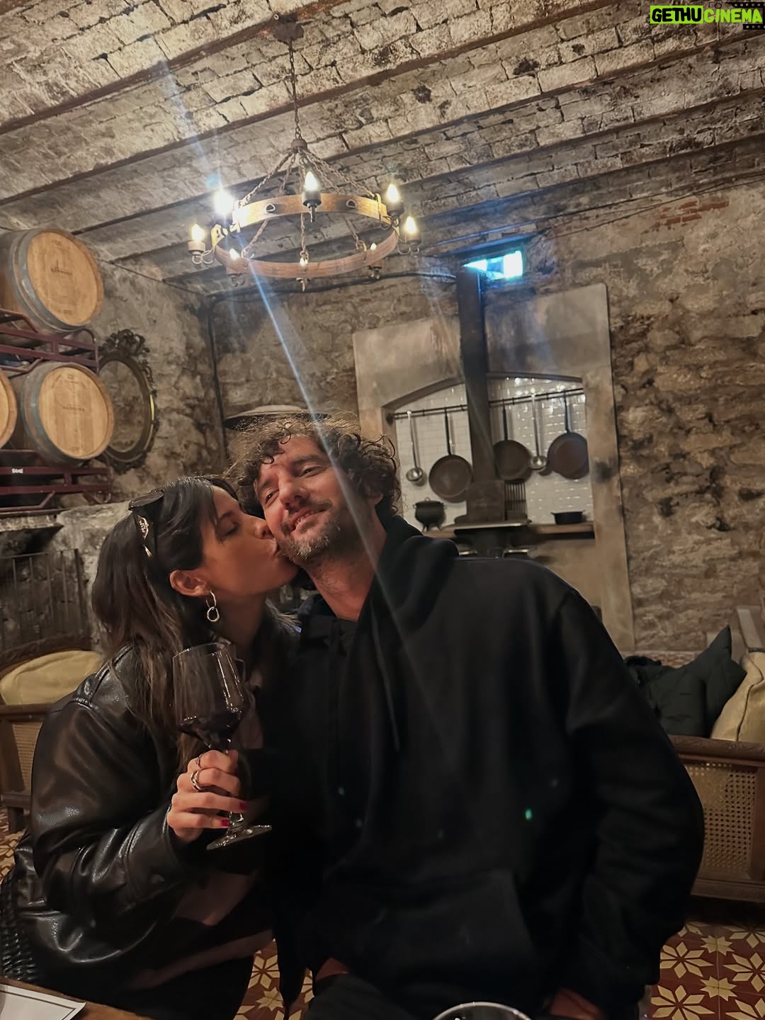 Candelaria Molfese - 36.7K Likes - Alo!!!! Esta escapada sí que valió la pena ! Estuve en @carmeloresortandspa 
Y no puedo creer lo lindo que es !!! Tengo un notición para darles! Ustedes también pueden ir ! Con el código “cande30” todos los que escriban esta semana (es decir hasta el domingo 17) tienen el 30% de descuento en su estadía para los meses de “ agosto, septiembre y octubre”  pueden hacerlo al teléfono  598 91 694 511
Yo se lo que les digo les va a encantar !!!! Es un sueño!!!! 
Yo lo disfruté full romántica pero hay para todas las opciones !!!