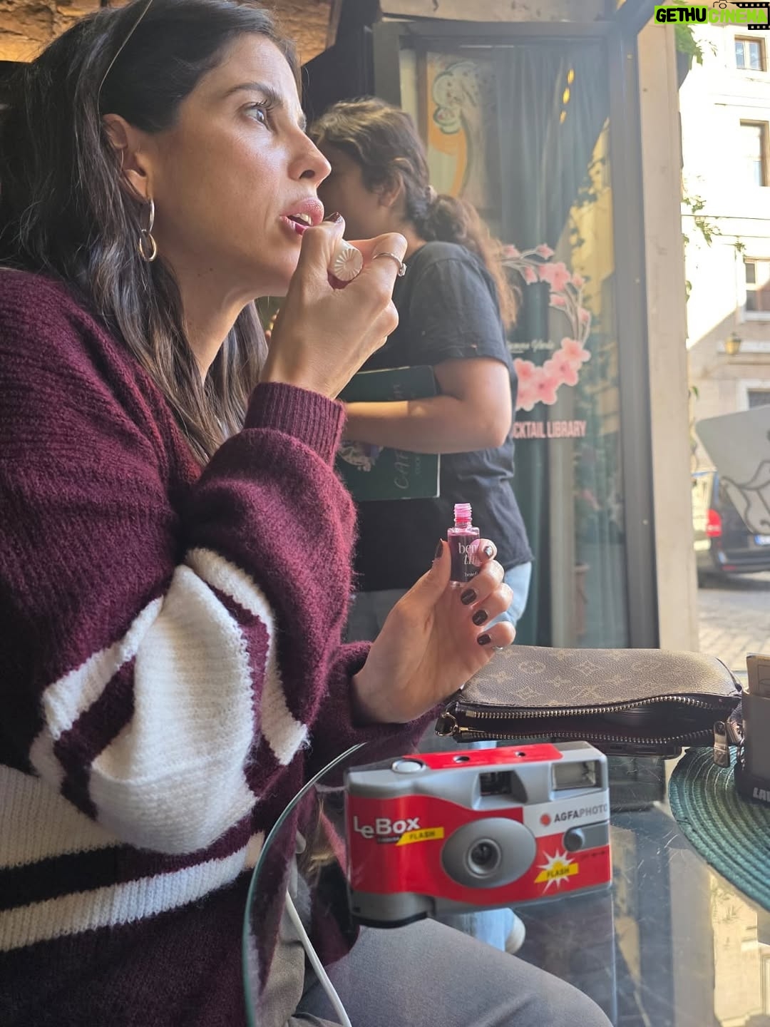 Candelaria Molfese - 32.1K Likes - Algo de lo que me dejó Italia ❤️ que lindo comer rico, compartir con amigos y con Aco este destino increíble ❤️🫶🏻 ya llegando al final de este viaje épico pero re cargada de energías para terminar el año! 🙃💕🌹
Roma- Florencia - Milán- Cinque terre 🇮🇹