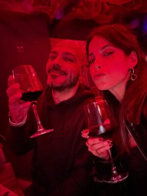 Candelaria Molfese Instagram - La felicidad de viajar con amigos! ❤️ el orgullo es total de ver a mi mejor amigo hacer @lascosasmaravillosascordoba sos inmenso @facugamba se lo que luchaste para que suceda ❤️
Y que lindo ver a un grupo de amigos que ahí está para bancar los sueños y proyectos del otro! #locales