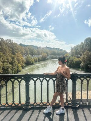 Candelaria Molfese Instagram - Algo de lo que me dejó Italia ❤️ que lindo comer rico, compartir con amigos y con Aco este destino increíble ❤️🫶🏻 ya llegando al final de este viaje épico pero re cargada de energías para terminar el año! 🙃💕🌹
Roma- Florencia - Milán- Cinque terre 🇮🇹