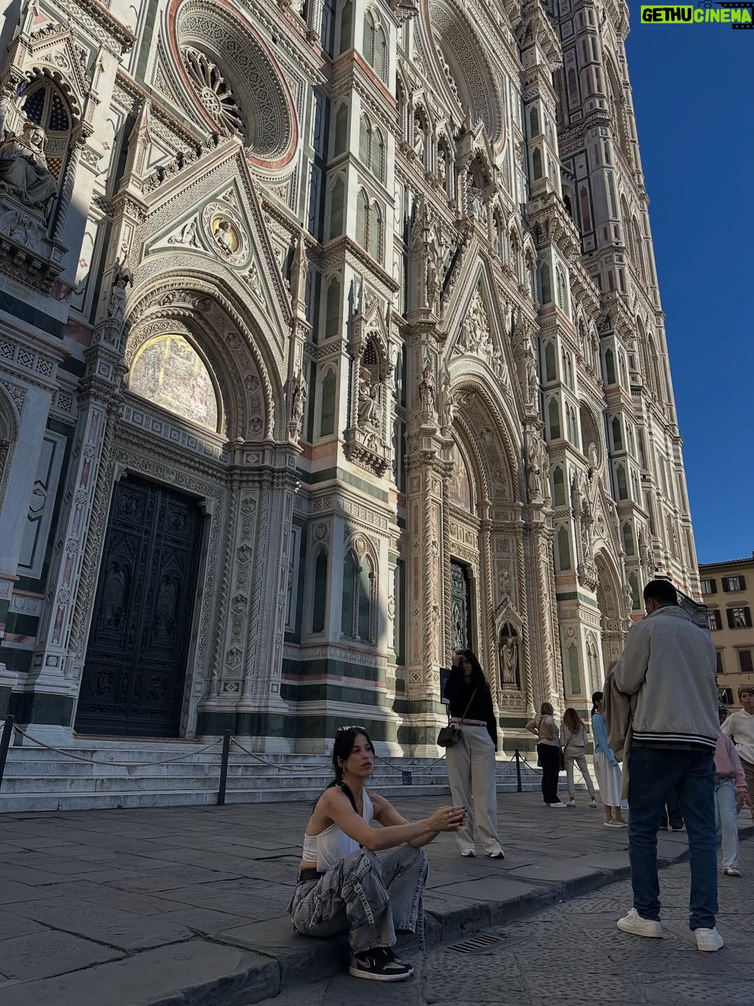 Candelaria Molfese - 32.1K Likes - Algo de lo que me dejó Italia ❤️ que lindo comer rico, compartir con amigos y con Aco este destino increíble ❤️🫶🏻 ya llegando al final de este viaje épico pero re cargada de energías para terminar el año! 🙃💕🌹
Roma- Florencia - Milán- Cinque terre 🇮🇹