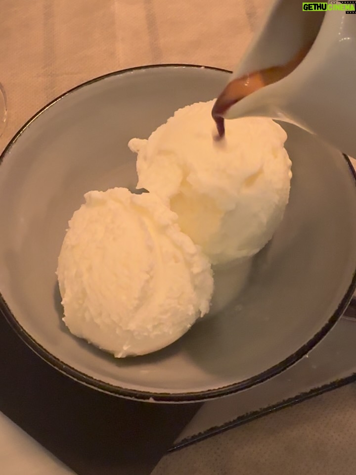 Candelaria Molfese - 32.1K Likes - Algo de lo que me dejó Italia ❤️ que lindo comer rico, compartir con amigos y con Aco este destino increíble ❤️🫶🏻 ya llegando al final de este viaje épico pero re cargada de energías para terminar el año! 🙃💕🌹
Roma- Florencia - Milán- Cinque terre 🇮🇹