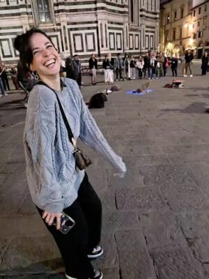 Candelaria Molfese Instagram - Algo de lo que me dejó Italia ❤️ que lindo comer rico, compartir con amigos y con Aco este destino increíble ❤️🫶🏻 ya llegando al final de este viaje épico pero re cargada de energías para terminar el año! 🙃💕🌹
Roma- Florencia - Milán- Cinque terre 🇮🇹