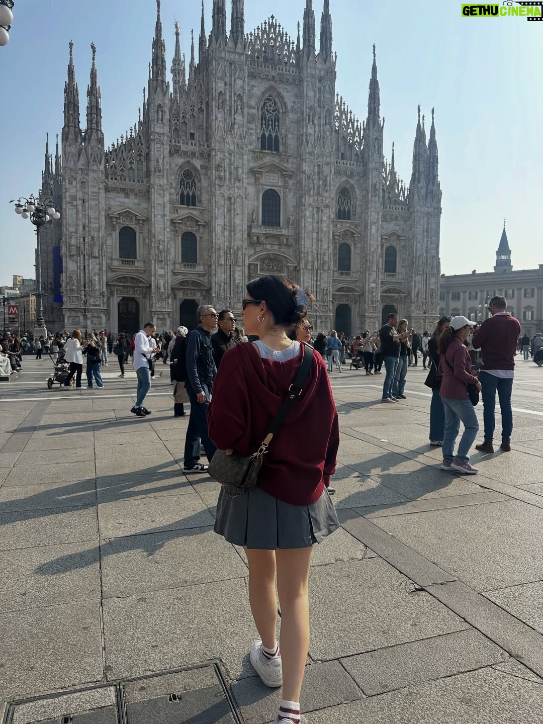 Candelaria Molfese - 32.1K Likes - Algo de lo que me dejó Italia ❤️ que lindo comer rico, compartir con amigos y con Aco este destino increíble ❤️🫶🏻 ya llegando al final de este viaje épico pero re cargada de energías para terminar el año! 🙃💕🌹
Roma- Florencia - Milán- Cinque terre 🇮🇹