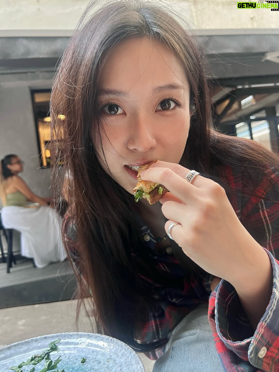 Candy Wong - 8.6K Likes - ·
🥑☕️🤍🧣✨