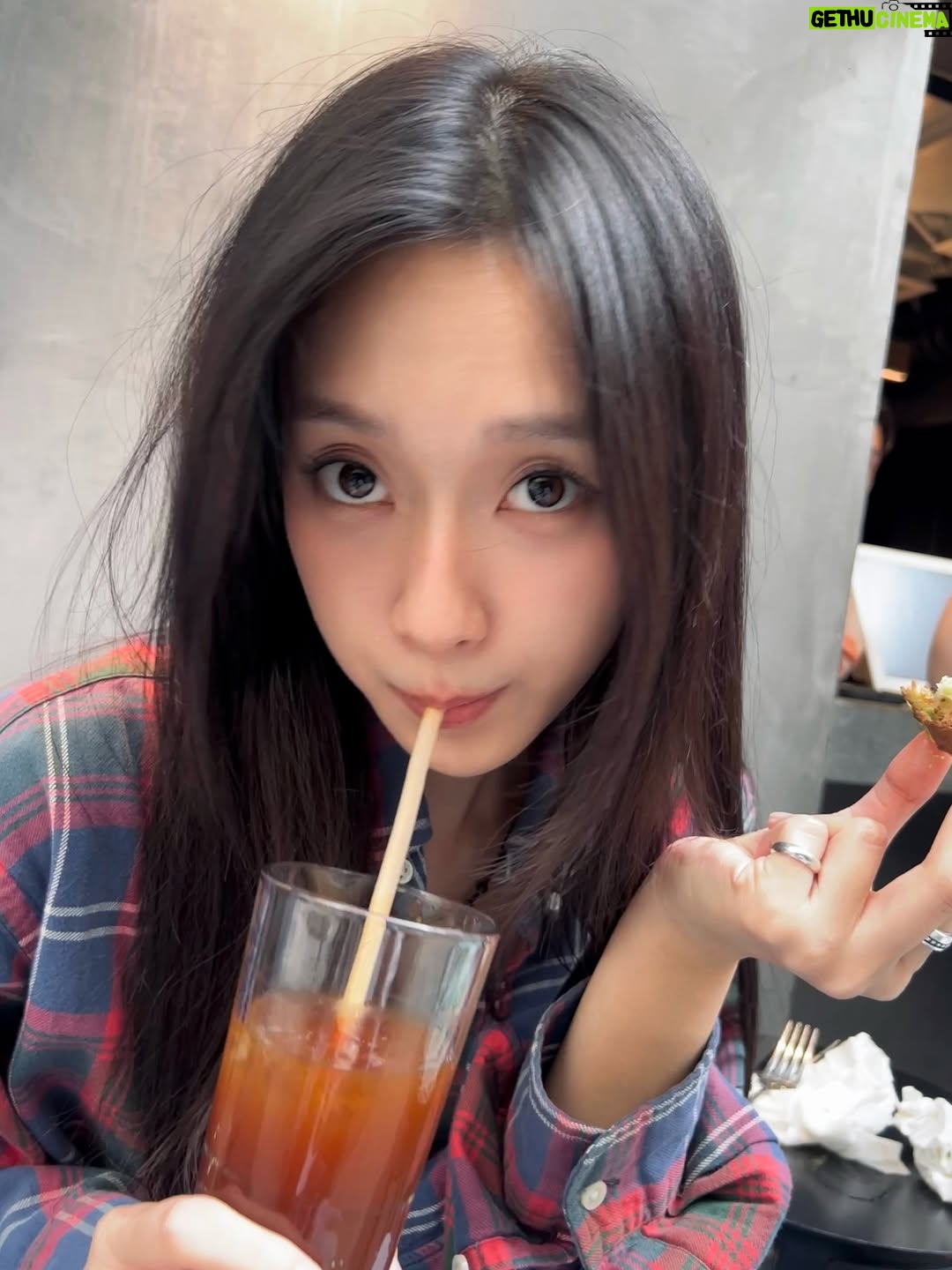 Candy Wong - 8.6K Likes - ·
🥑☕️🤍🧣✨