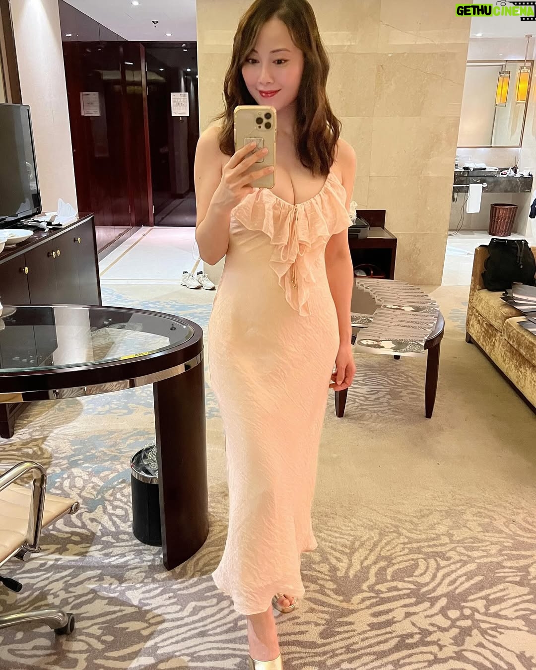 Candy Yuen - 11.4K Likes - Earlier this month I flew to Xuzhou, Jiangsu to a show. It’s nice to see the fans again! I spent a lot of time signing many A4 size photos and only had a few minutes to take some quick selfies before I go on stage. Hopefully at my next show I can vlog a little bit to share my travel and experience with you. #jiangsu #china #show #showtime