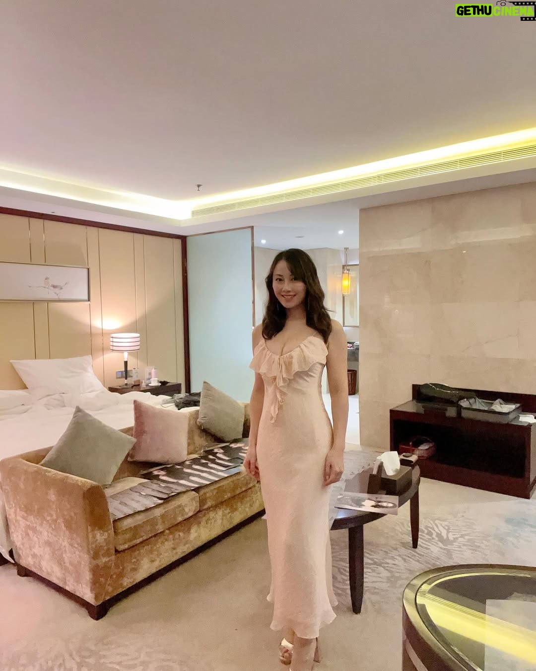 Candy Yuen - 11.4K Likes - Earlier this month I flew to Xuzhou, Jiangsu to a show. It’s nice to see the fans again! I spent a lot of time signing many A4 size photos and only had a few minutes to take some quick selfies before I go on stage. Hopefully at my next show I can vlog a little bit to share my travel and experience with you. #jiangsu #china #show #showtime