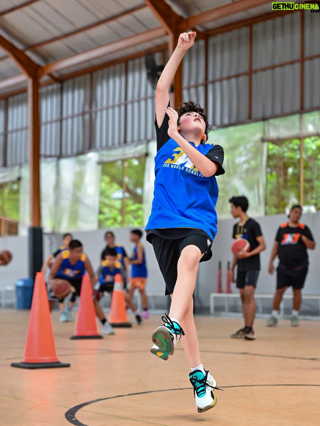 Carissa Putri - 46.8K Likes - 3 World Handles basketball 🏀🏀🏀
@quenzino1809