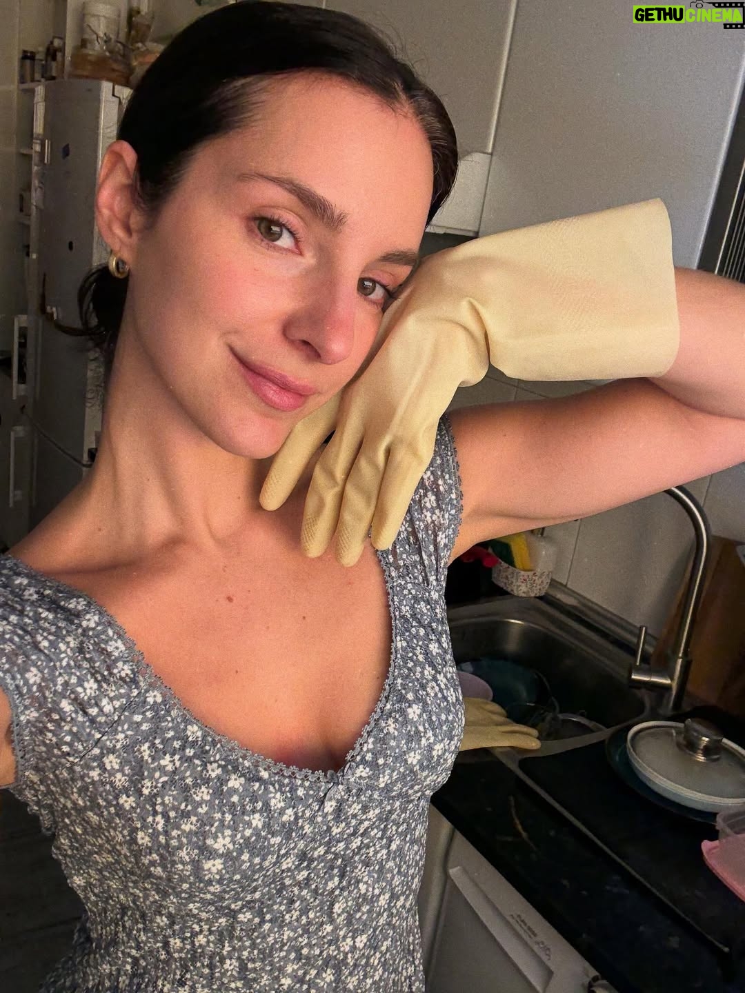 Carla Baratta - 1.6K Likes - De vuelta a mi hogar. Mi dulce hogar.