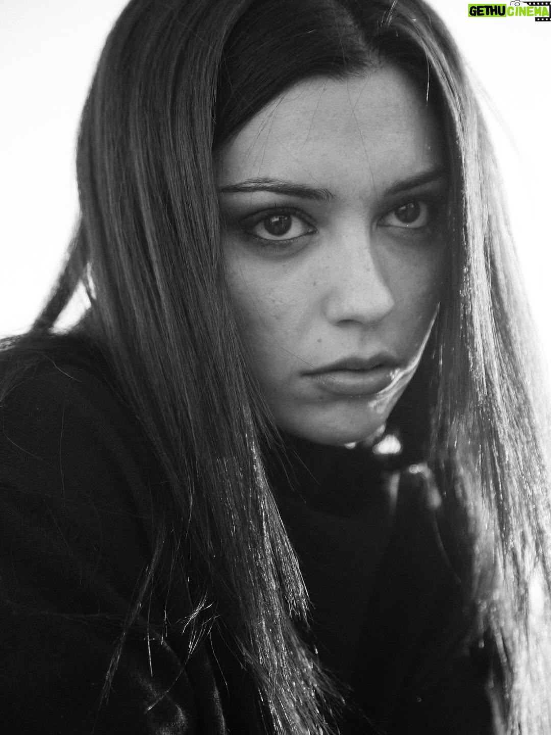 Carla Díaz - 10K Likes - 🖤🤍