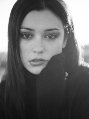 Carla Díaz Instagram - 🖤🤍