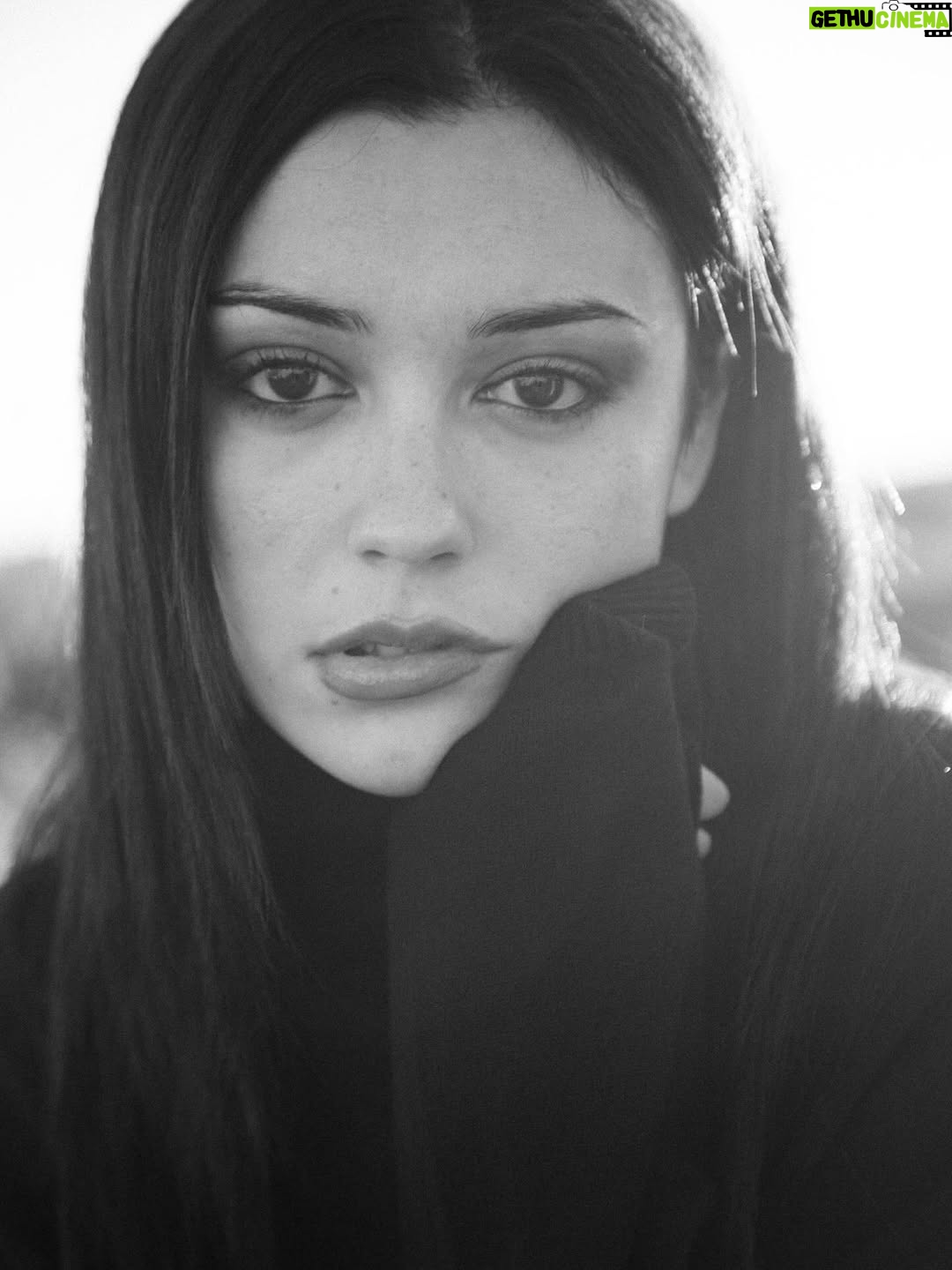 Carla Díaz - 10K Likes - 🖤🤍