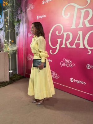 Carla Marins Instagram - Noite linda na festa de lançamento impecavelmente produzida para celebrar a nova novela das 21 h na @tvglobo , Três Graças! Uma trama repleta de brasilidade, muito atual , romântica, misteriosa e com toques de humor.

Com: @tuliostaling img. 5 @sophiecharlotte1 img. 6 @dirapaes e Rodrigo Garcia img.7 e  Guilherme Gobbi img. 8

Stylist : @nathfiaes
Make : @omarbergea