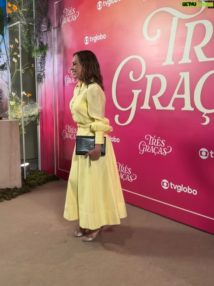 Carla Marins - 12.9K Likes - Noite linda na festa de lançamento impecavelmente produzida para celebrar a nova novela das 21 h na @tvglobo , Três Graças! Uma trama repleta de brasilidade, muito atual , romântica, misteriosa e com toques de humor.

Com: @tuliostaling img. 5 @sophiecharlotte1 img. 6 @dirapaes e Rodrigo Garcia img.7 e  Guilherme Gobbi img. 8

Stylist : @nathfiaes
Make : @omarbergea