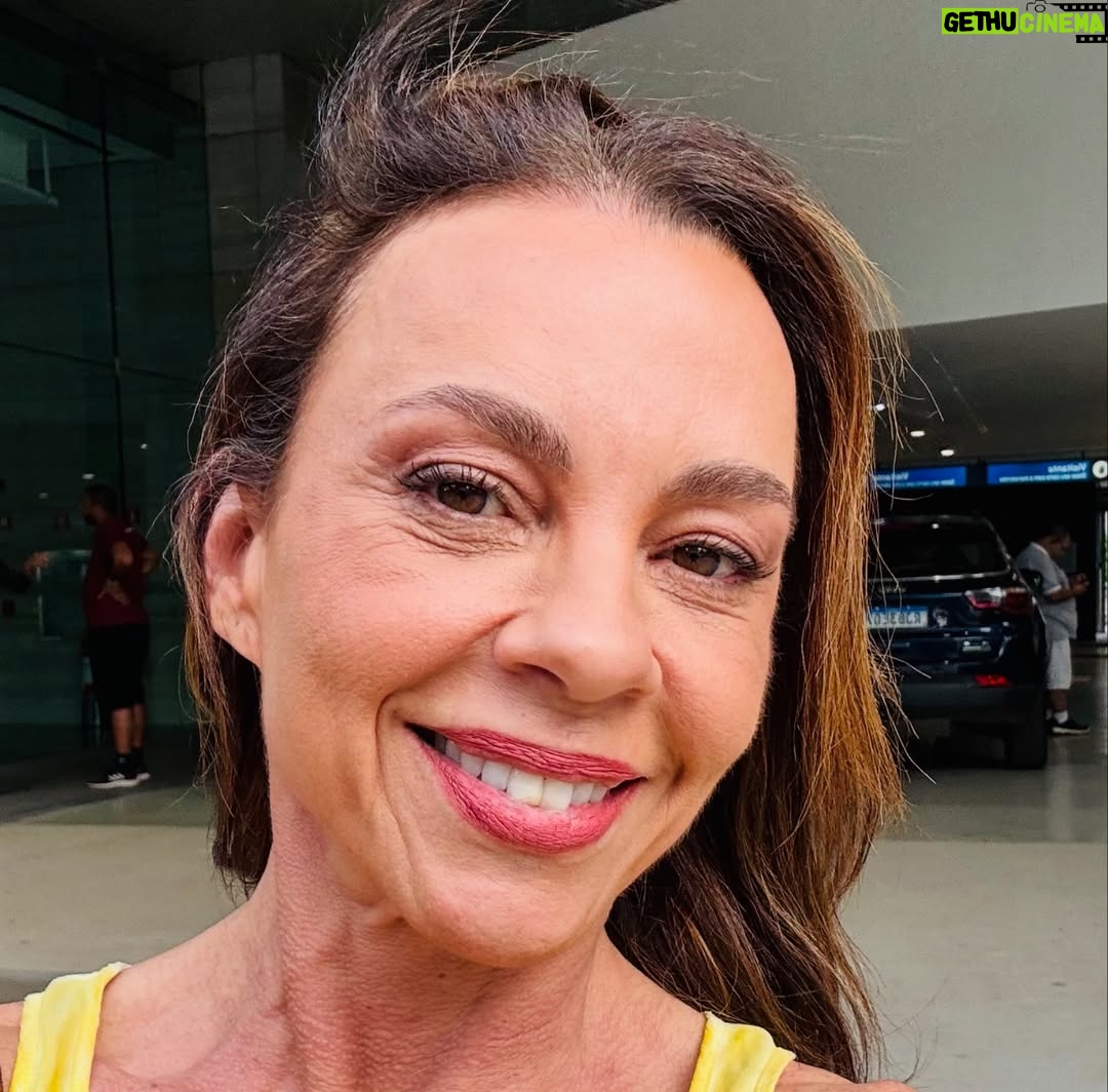 Carla Marins - 5.2K Likes - Cada pensamento é uma semente, que façamos boas escolhas, com coragem e autenticidade! Vamo que vamo 2026! ☄️
