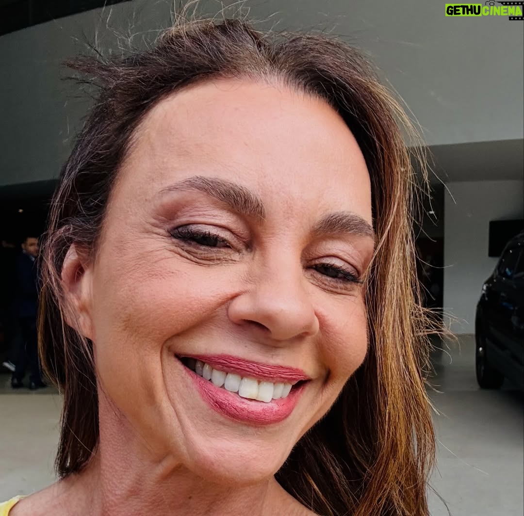 Carla Marins - 5.2K Likes - Cada pensamento é uma semente, que façamos boas escolhas, com coragem e autenticidade! Vamo que vamo 2026! ☄️