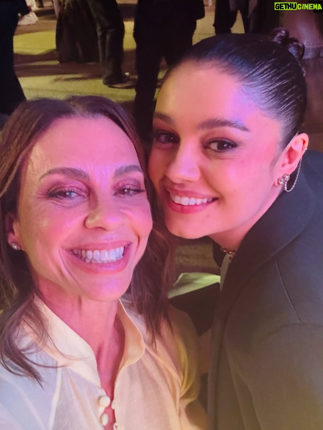 Carla Marins - 12.9K Likes - Noite linda na festa de lançamento impecavelmente produzida para celebrar a nova novela das 21 h na @tvglobo , Três Graças! Uma trama repleta de brasilidade, muito atual , romântica, misteriosa e com toques de humor.

Com: @tuliostaling img. 5 @sophiecharlotte1 img. 6 @dirapaes e Rodrigo Garcia img.7 e  Guilherme Gobbi img. 8

Stylist : @nathfiaes
Make : @omarbergea