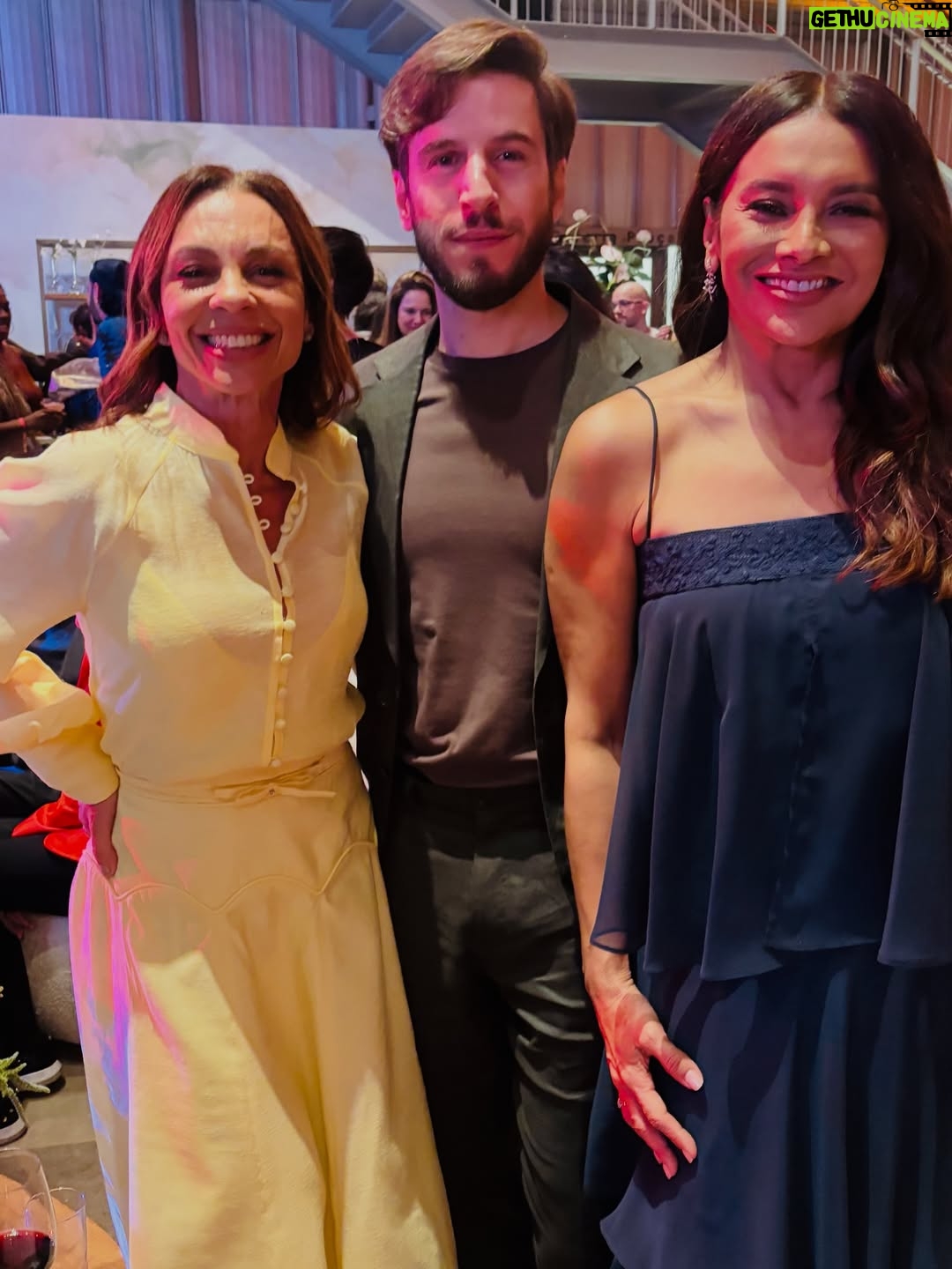 Carla Marins - 12.9K Likes - Noite linda na festa de lançamento impecavelmente produzida para celebrar a nova novela das 21 h na @tvglobo , Três Graças! Uma trama repleta de brasilidade, muito atual , romântica, misteriosa e com toques de humor.

Com: @tuliostaling img. 5 @sophiecharlotte1 img. 6 @dirapaes e Rodrigo Garcia img.7 e  Guilherme Gobbi img. 8

Stylist : @nathfiaes
Make : @omarbergea
