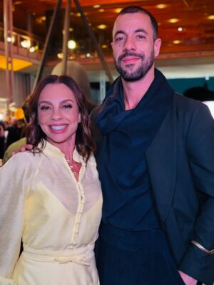 Carla Marins Instagram - Noite linda na festa de lançamento impecavelmente produzida para celebrar a nova novela das 21 h na @tvglobo , Três Graças! Uma trama repleta de brasilidade, muito atual , romântica, misteriosa e com toques de humor.

Com: @tuliostaling img. 5 @sophiecharlotte1 img. 6 @dirapaes e Rodrigo Garcia img.7 e  Guilherme Gobbi img. 8

Stylist : @nathfiaes
Make : @omarbergea