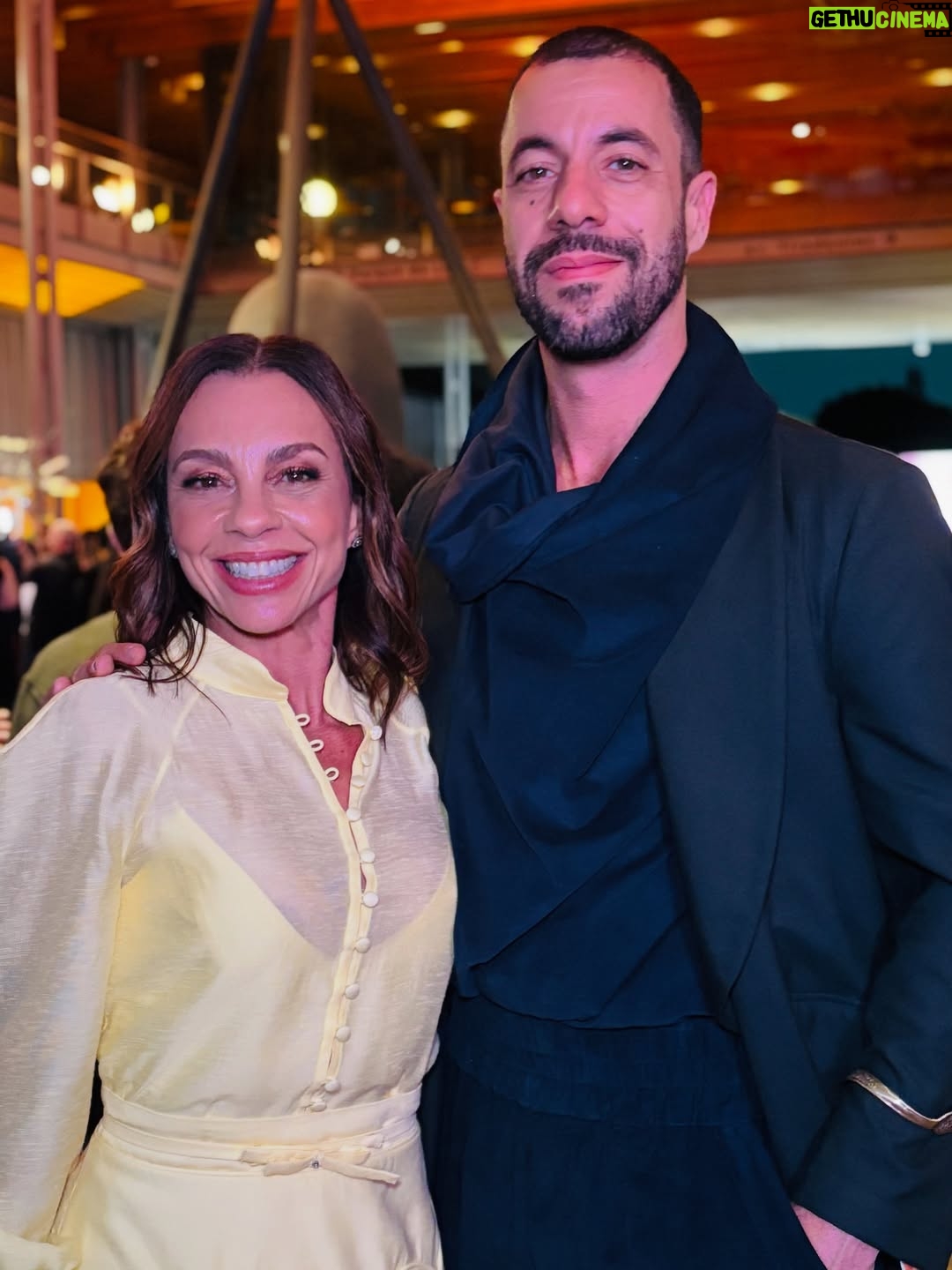 Carla Marins - 12.9K Likes - Noite linda na festa de lançamento impecavelmente produzida para celebrar a nova novela das 21 h na @tvglobo , Três Graças! Uma trama repleta de brasilidade, muito atual , romântica, misteriosa e com toques de humor.

Com: @tuliostaling img. 5 @sophiecharlotte1 img. 6 @dirapaes e Rodrigo Garcia img.7 e  Guilherme Gobbi img. 8

Stylist : @nathfiaes
Make : @omarbergea
