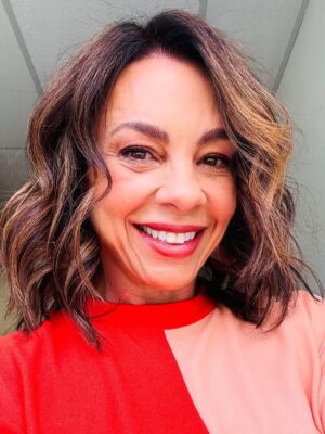 Carla Marins Instagram - Manhã  de sábado repleta de carinho e conversa boa no programa “É de Casa” !  Falamos sobre  Joyce e Historia de Amor e a impressionante repercussão desta personagem e obra tantos anos depois. Relembramos também alguns outros sucessos como Pedra sobre Pedra e Tropicaliente e reiterei minha felicidade de estar de volta à Globo com Xenica, na nova novela das 9 de Aguinaldo Silva, Virgílio Silva e Zé Dassilva.
.
Me senti em casa @beltraomaria , @ritabatista , @talithamorete ,  @thioliveiras  e toda a equipe do @edecasanasredes ❤️‍🔥