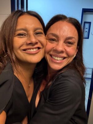 Carla Marins Instagram - Tão feliz com esse reencontro profissional em “3 Graças” com minha amiga de décadas, essa multiartista talentosa, essa mulher que é pura potência em tantas frentes, uma inspiração! Love you @dirapaes