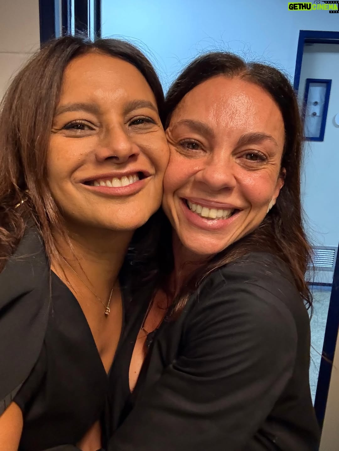 Carla Marins - 16.5K Likes - Tão feliz com esse reencontro profissional em “3 Graças” com minha amiga de décadas, essa multiartista talentosa, essa mulher que é pura potência em tantas frentes, uma inspiração! Love you @dirapaes
