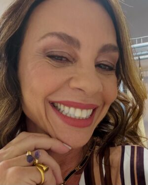Carla Marins Instagram - Vamos pra mais uma semana de trabalho? 

Pronta, focada e feliz! 😍 Boa segunda pra nós!
