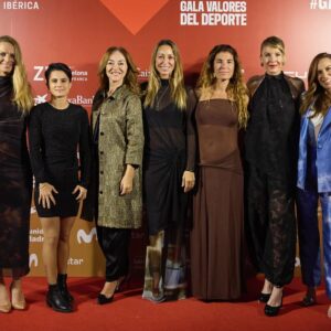 Carme Barceló Instagram - Una part del que ens ha deixat aquest novembre.
1. Segona casa: estació de Sants, maleta i cap a Madrid
2. Joan García: bon porter i millor persona @__joangarcia 
3. Ponències a Terrassa amb la Gemma Rosell i la Elena Congost @terrassa_serveidesports @gemmarossellc @elenacongost 
4. Madrina agraïda #SoparDonesSolidàries amb la @pilarinbayes i la @cristinacabanasrodriguez 
5. Amb la meva Núria recolzant la Xana i els seus projectes bonics @paseoporlasnubes @fundacionxana 
6. Un reportatge amb poderío @andreavilallonga @diariosport 
7. Tornem a casa, tornem al Camp Nou
8. Y Rubiales vino a @elchiringuitotv 
9. Nuestro Iñaki volvió a casa. Y lo bien que le sentamos los catalanes ;) @icano7 
10. La Navidad empieza con la cena de @elchiringuitotv en noviembre. 
11. La Gemma i el Team, el millor team @gemmamengual 
12. Con mi Ana al fin del mundo pasando por los Premios Woman @anaantic @woman_es 
13. Bulldog francès abrigat amb capa de Harry Potter #pobret
14. Woman power en la Gala Valores del Deporte @diariosport @jenniferpareja @mariaperez_marcha  @gemmamengual @lauraroca4 @crysdyaz @pau_inspirafit 
15. El mejor japonés de Madrid está en el Bernabeu
16. Gràcies per les teves paraules tan boniques, Jenni @jenniferpareja
