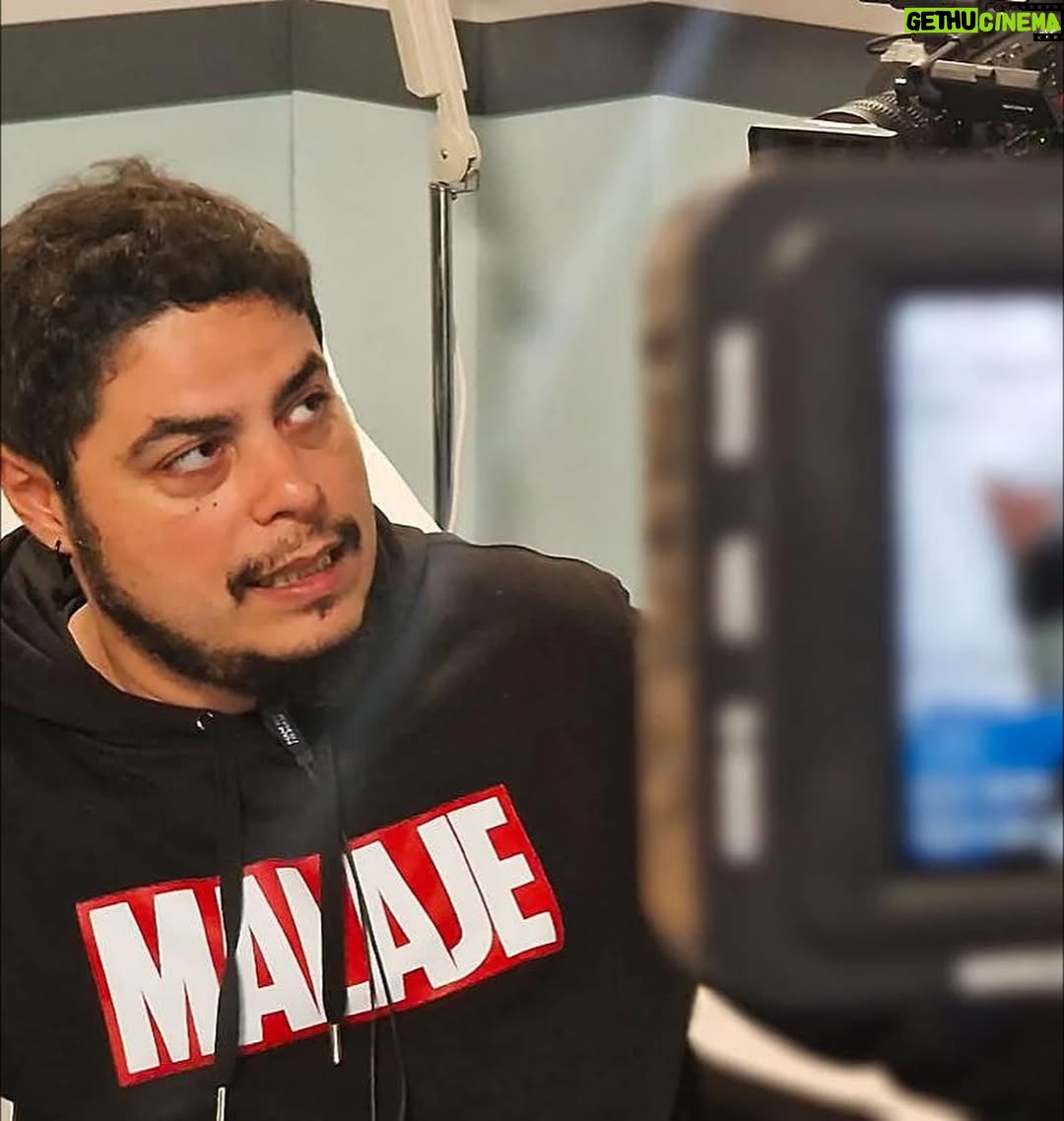 Carmen Ruiz - 1.1K Likes - Pues ya lo puedo contar!
Tengo la suerte de estar rodando para la Televisión Canaria la serie “el Ambulatorio”  @el_ambulatorio dirigida por David Sáinz producida por @videoreportcanarias y con un equipazo técnico y artístico impresionante.
Soy una suertuda ✨🎬