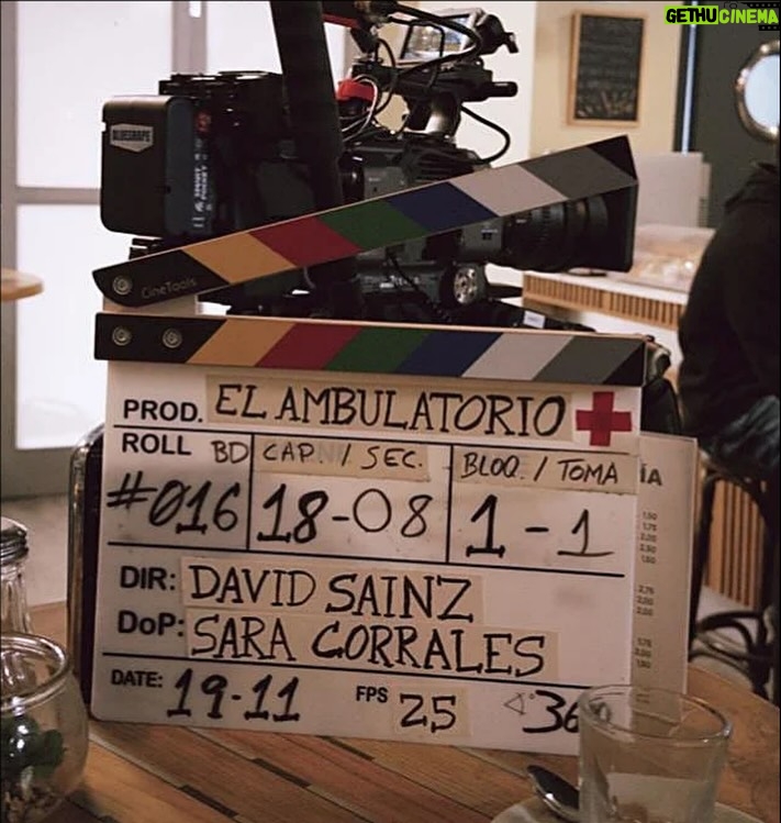Carmen Ruiz - 1.1K Likes - Pues ya lo puedo contar!
Tengo la suerte de estar rodando para la Televisión Canaria la serie “el Ambulatorio”  @el_ambulatorio dirigida por David Sáinz producida por @videoreportcanarias y con un equipazo técnico y artístico impresionante.
Soy una suertuda ✨🎬