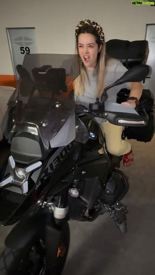 Carmen Sánchez - 79.9K Likes - Llegó el día. Todo listo, arranca la aventura 🇪🇸-🇳🇴🏍️❤️
Sí queréis ver lo que llevamos en las maletas lo tenéis en el perfil de @albertotomasflores