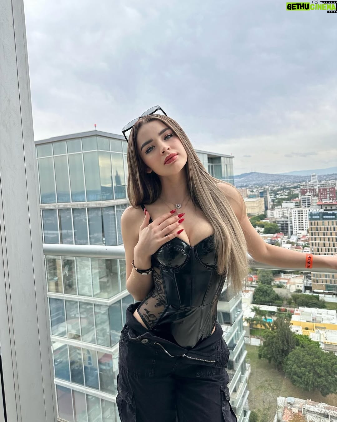 Carol Castro - 496.7K Likes - Hola no sé qué poner