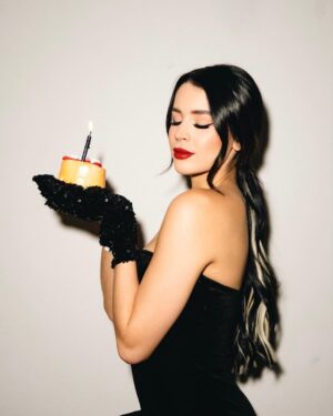 Carol Castro Instagram - Happy birthday to me 💖 con el amor de mi vida ✨

👗: @eduardoblassmexico