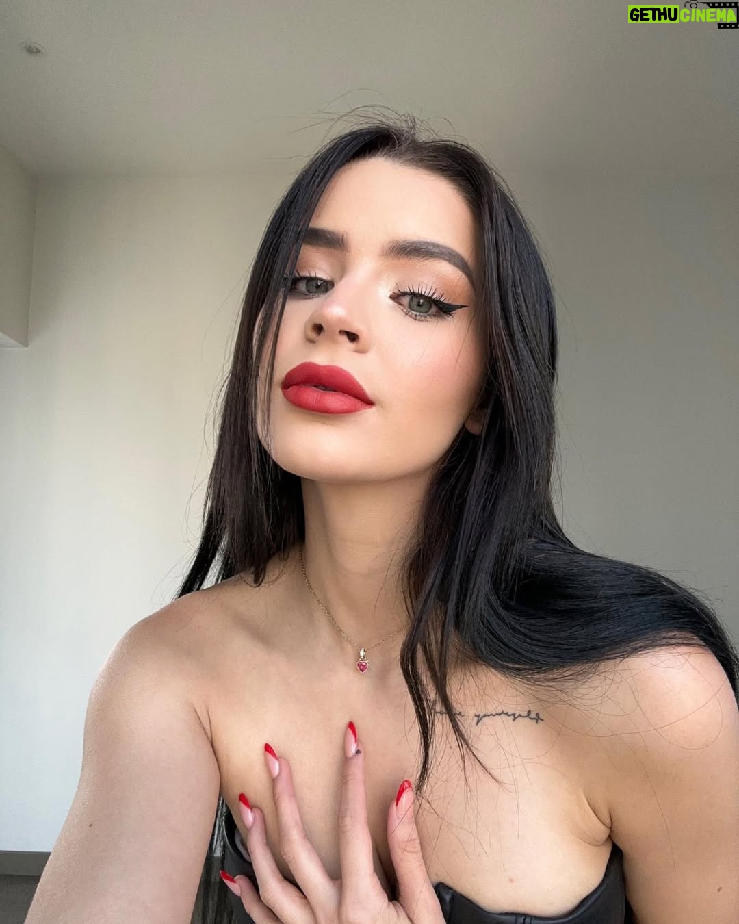Carol Castro - 476.9K Likes - me arregle 💋