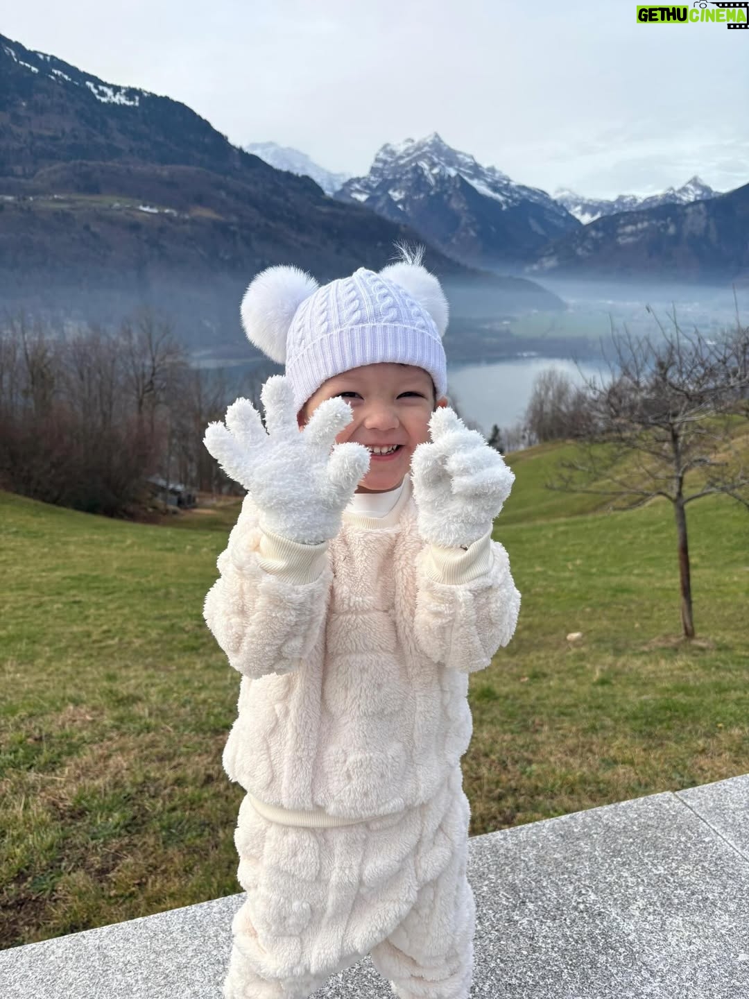 Carol Castro - 482K Likes - tenía que subir un post solo de mi amorcito, quiero presumirles este niño tan hermoso, soy la más afortunada y feliz de ser su mamá🥺🤍