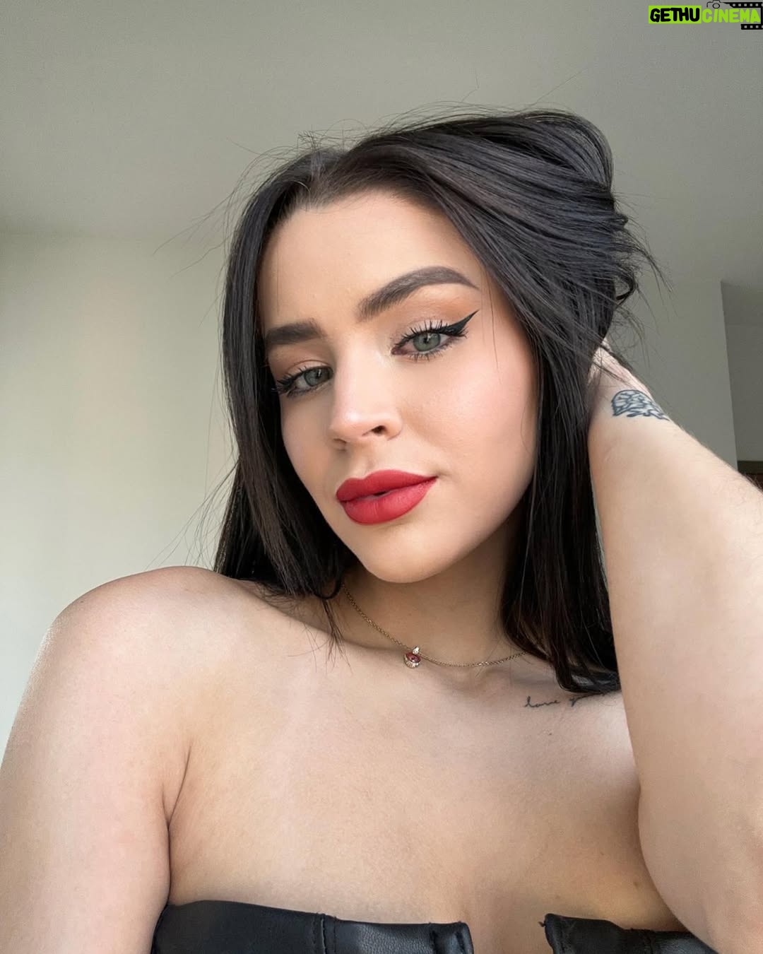 Carol Castro - 476.9K Likes - me arregle 💋