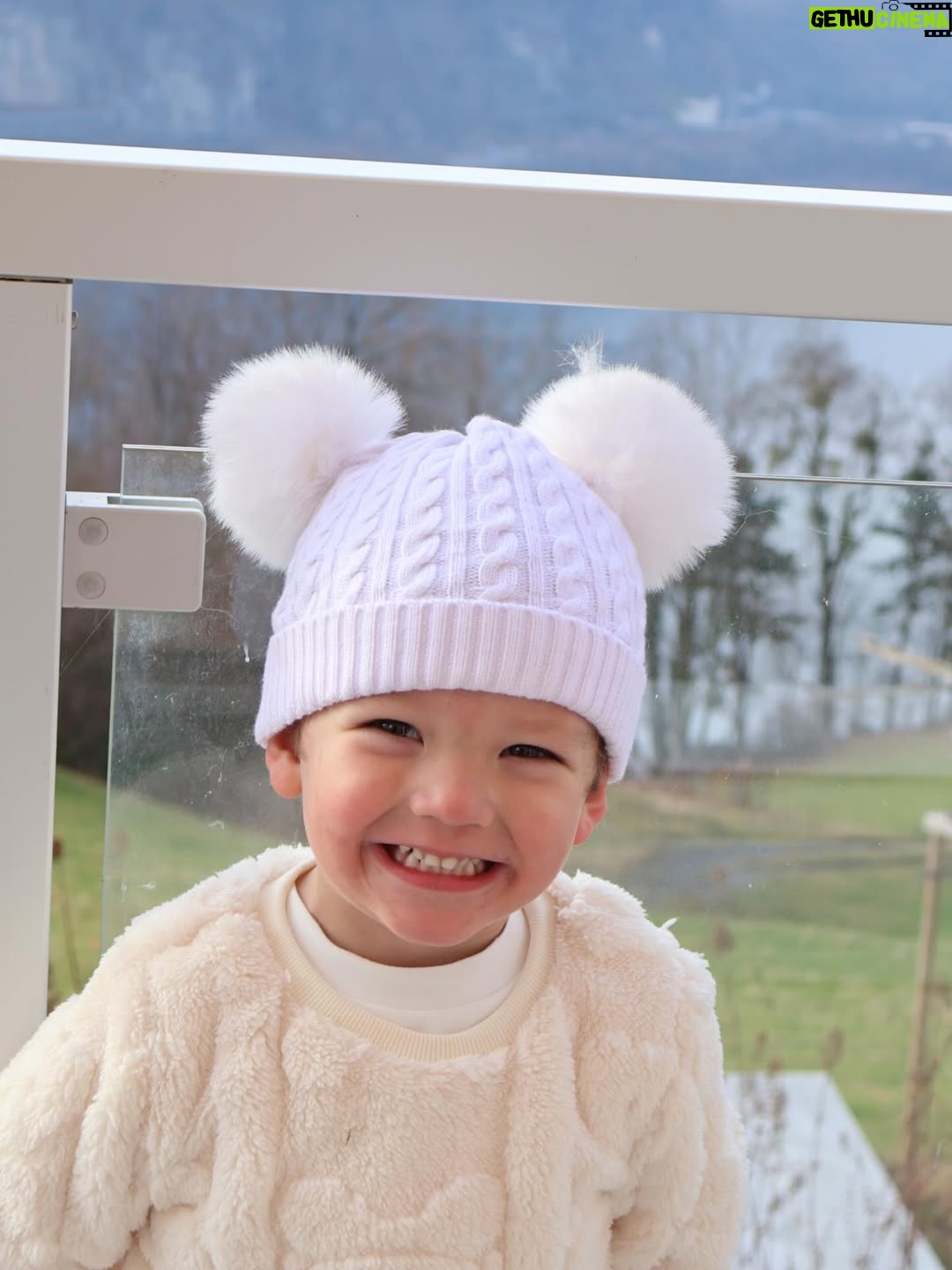 Carol Castro - 482K Likes - tenía que subir un post solo de mi amorcito, quiero presumirles este niño tan hermoso, soy la más afortunada y feliz de ser su mamá🥺🤍