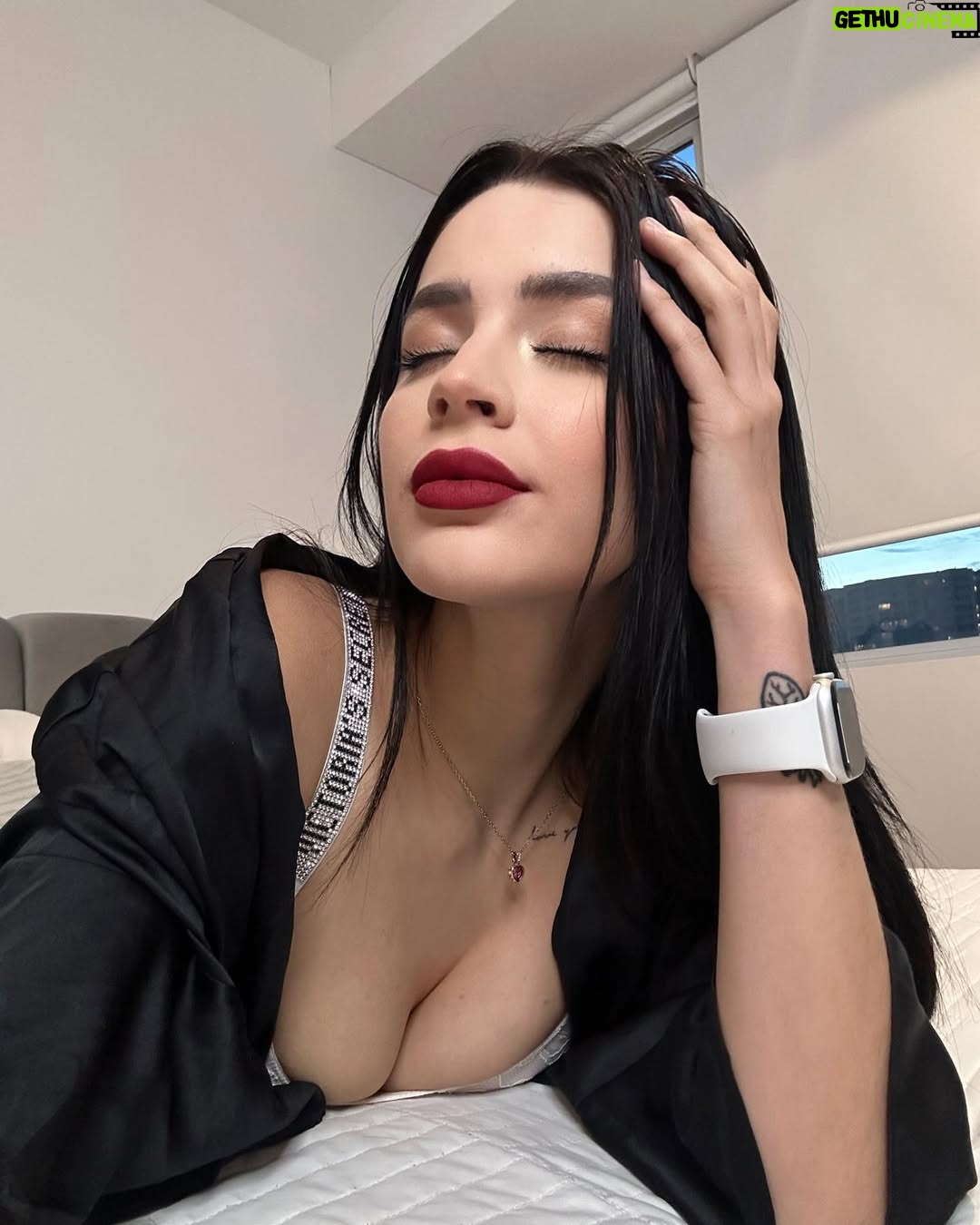 Carol Castro - 744.7K Likes - 🖤