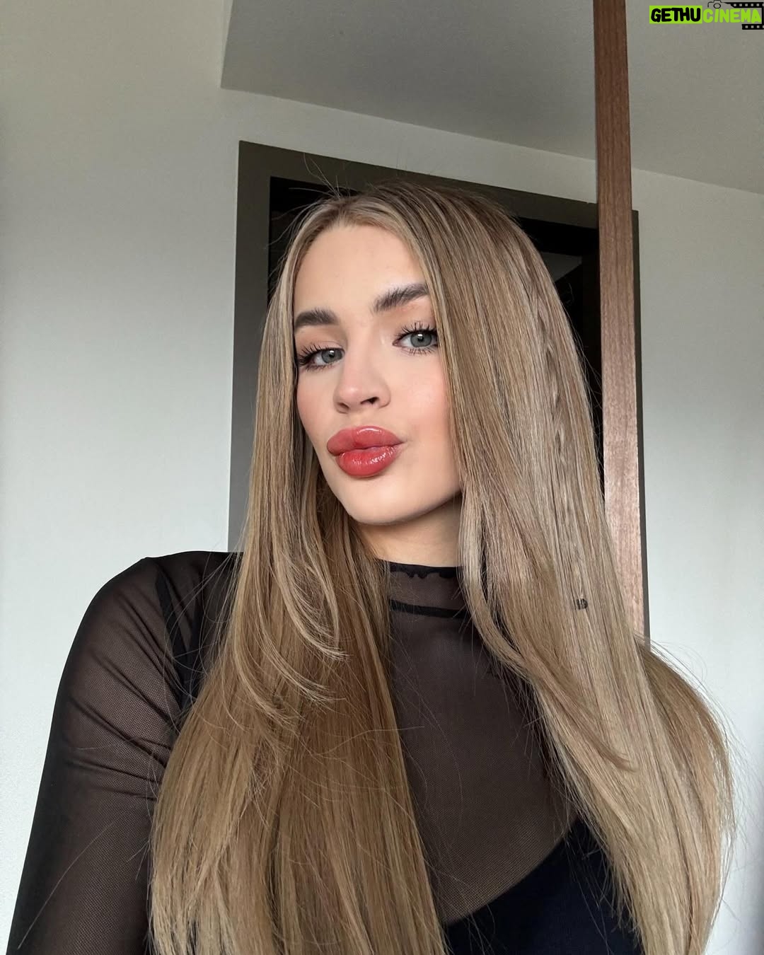 Carol Castro - 426.8K Likes - Tu rubia fav volvió 👩🏼