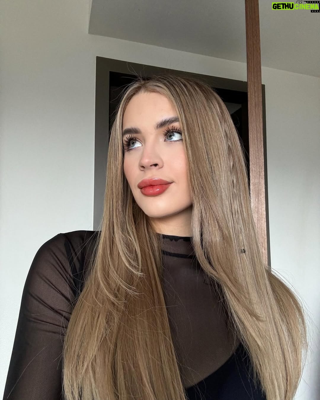 Carol Castro - 426.8K Likes - Tu rubia fav volvió 👩🏼