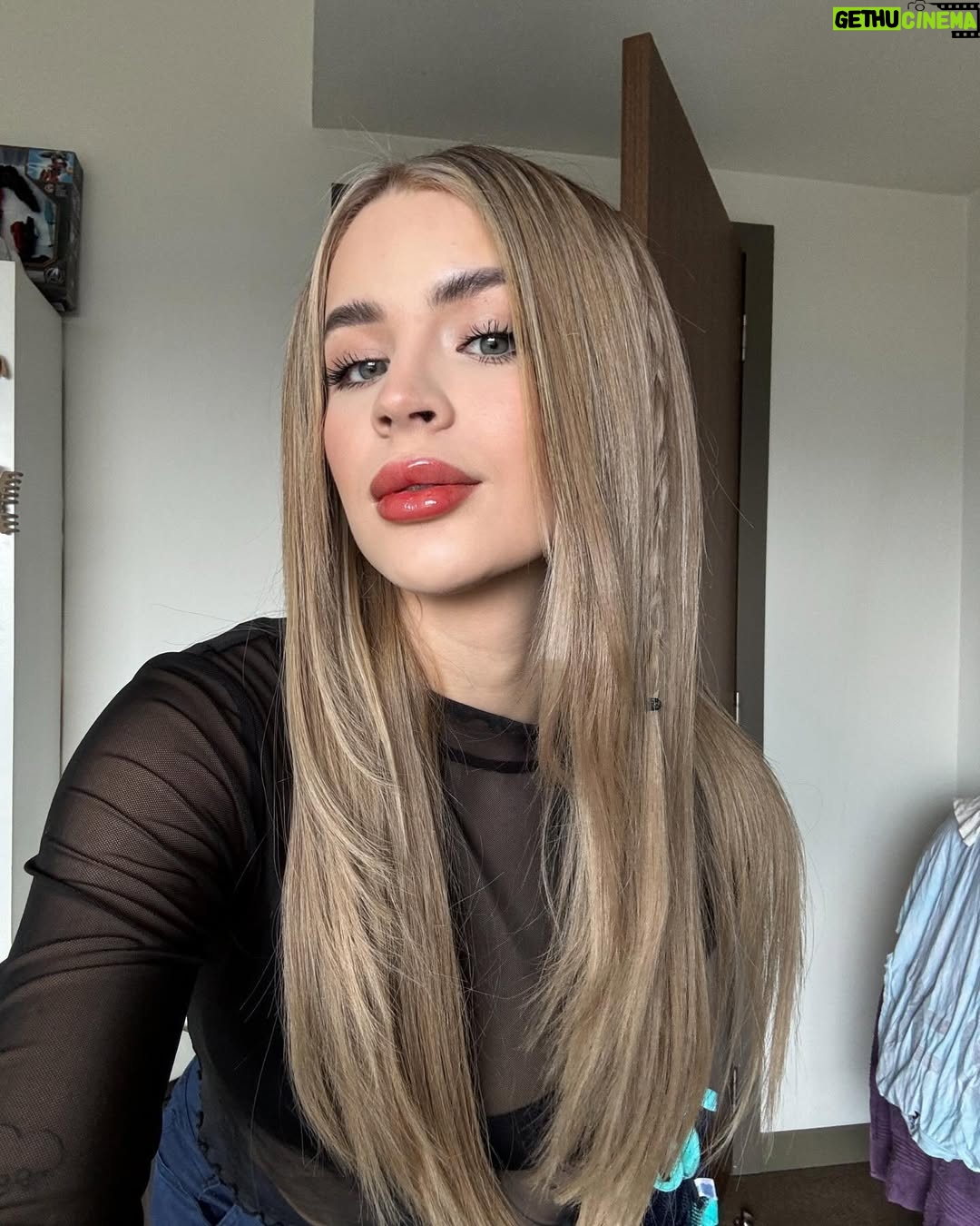 Carol Castro - 426.8K Likes - Tu rubia fav volvió 👩🏼