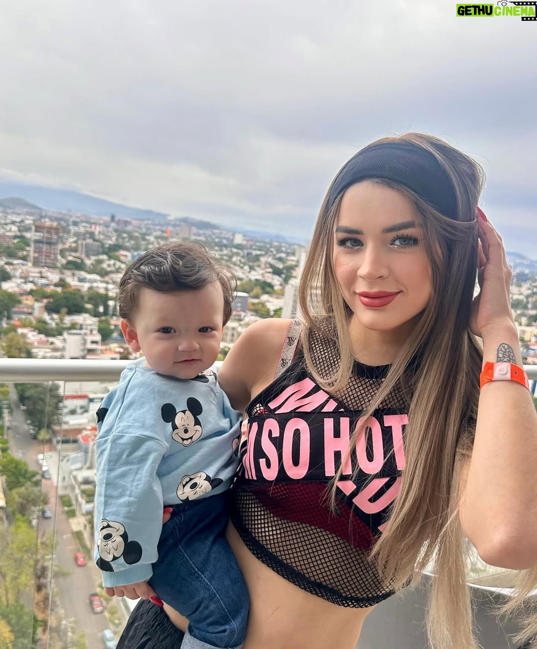 Carol Castro - 0.9 Million Likes - Mi vida entera ❤️