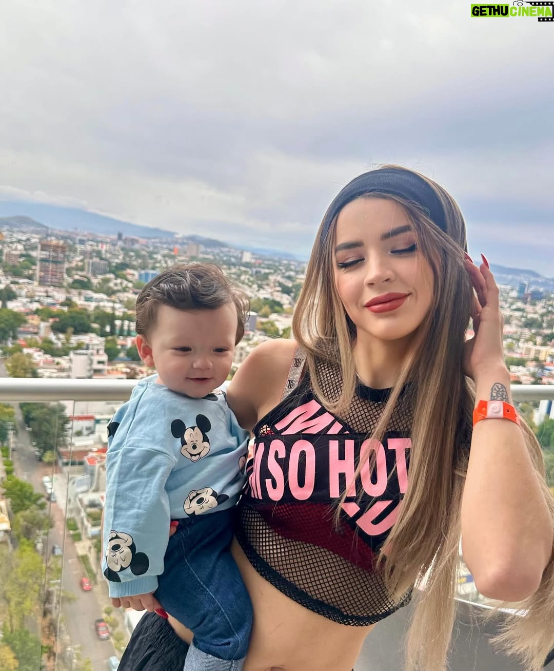 Carol Castro - 0.9 Million Likes - Mi vida entera ❤️